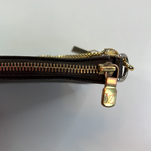 Louis Vuitton Pochette Monogram Canvas - Picture 14 of 16
